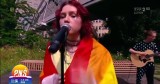 "Pytanie na śniadanie". Szok na antenie TVP! Słowacka wokalistka Karin Ann wyciągnęła tęczowa flagę i zadedykowała piosenkę osobom LGBT!