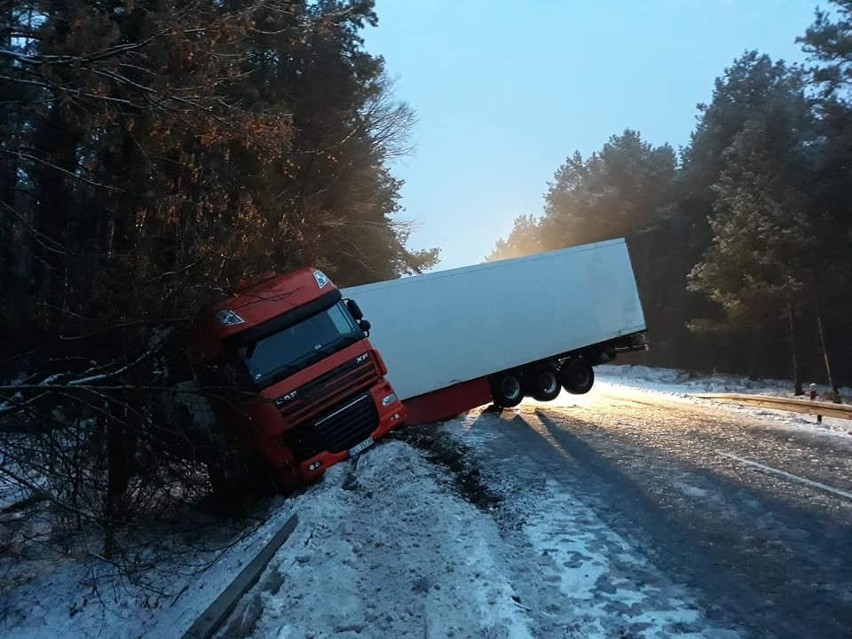 Kierowca ciężarówki stracił panowanie nad pojazdem w wyniku...