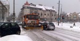 Kierowca piaskarki spadł na jezdnię. To pierwsza ofiara akcji odśnieżania dróg