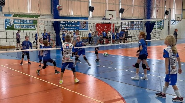 Około 70 młodych zawodników zagrało w turnieju siatkarskim Akademii Volley Radomsko
