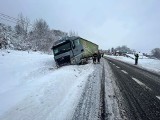 Atak zimy w powiecie włoszczowskim. Trudna sytuacja na drogach. Zobaczcie zdjęcia