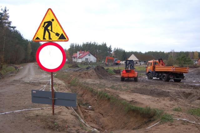 Rok 2012, budowa ulicy Żeglarskiej jeszcze w wersji szutrowej