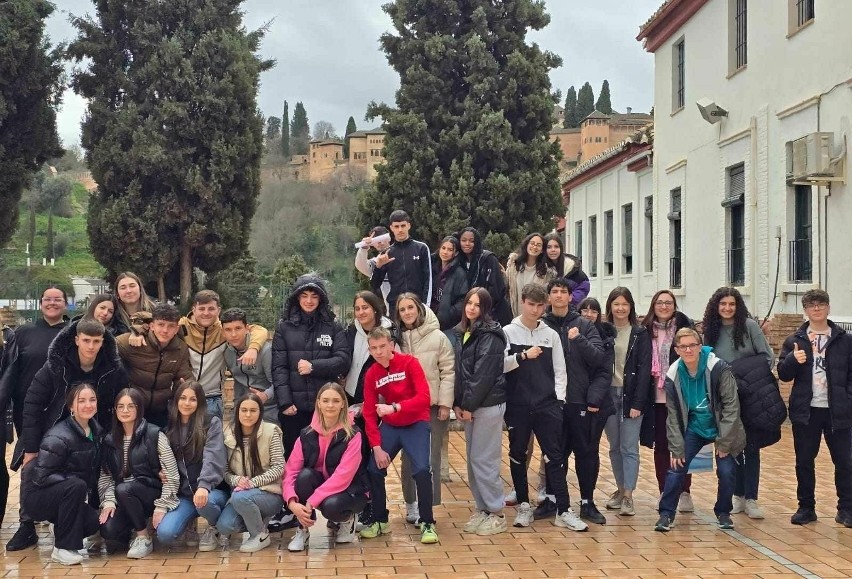 Stąporkowscy uczniowie w Hiszpanii. Brali udział w programie Erasmus Plus. Zobacz zdjęcia