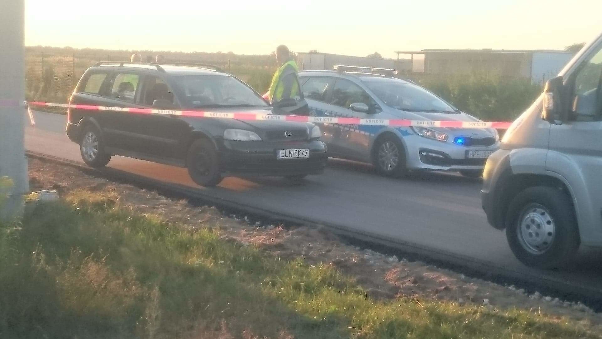 Tragiczny wypadek w Będzelinie koło Koluszek. Samochód