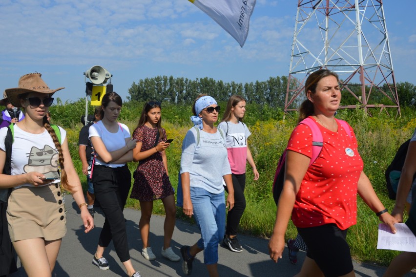 Opolska pielgrzymka na Jasną Górę 2020. Pątnicy z opolskiego strumienia dotarli do Kamienia Śląskiego