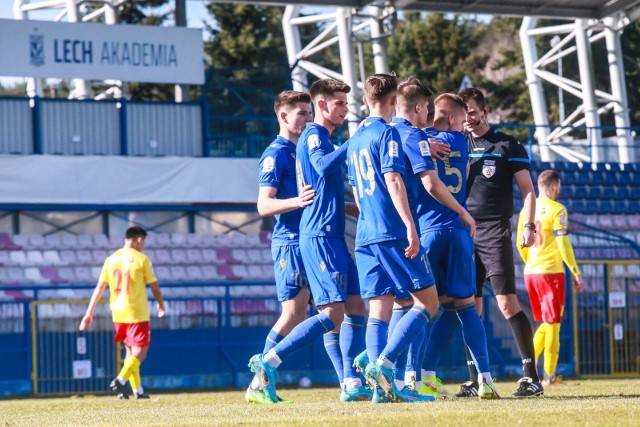 Rezerwy Lecha Poznań już w niedzielę mogą zapewnić sobie grę w barażach o Fortuna 1. ligę. Jednak jest jeden warunek, Kolejorz musi pokonać zwycięzce obecnych rozgrywek - Stal Rzeszów