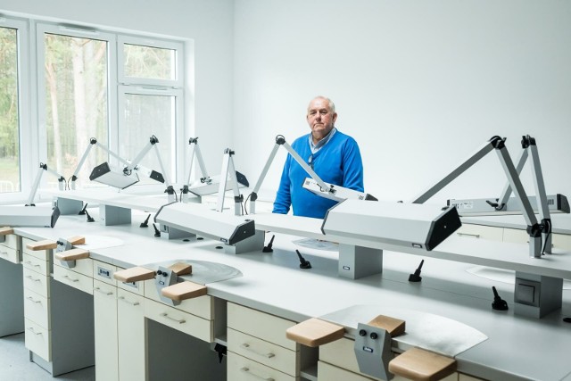W naszym kraju jest trzydzieści placówek szkolących w zawodzie Technika Dentystycznego. Jednak tylko Bydgoszcz kształci młodzież z niepełnosprawnościami