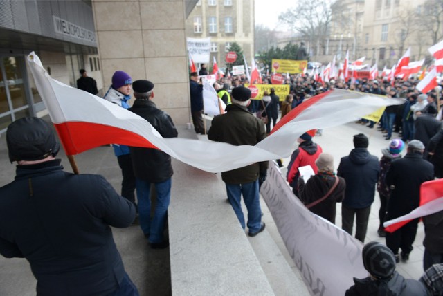 Rolnicy z Wielkopolski protestowali w zeszłym tygodniu przed Urzędem Wojewódzkim