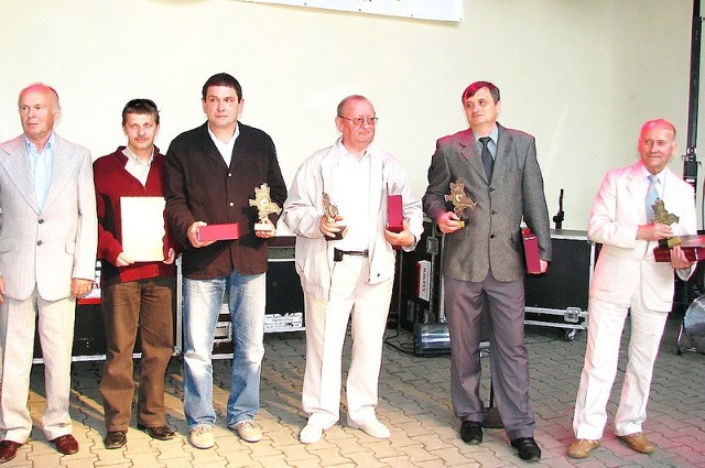 W tym roku statuetki odebrali (od lewej): Maciej Wiliński, Jarosław Rutkowski, Dariusz Langowski - wszyscy z klubu Vambresia - Worwo, Jerzy Skopiński, Aleksander Czarnecki i Jan Wesołowski