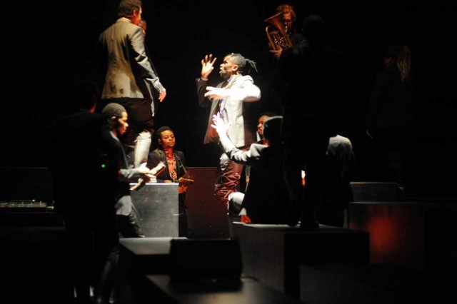 Przedstawienie „Requiem dla L.” teatru Les Ballets C de la B z belgijskiej Gandawy otrzymało Grand Prix  24. Międzynarodowego Festiwalu Teatralnego „Kontakt”