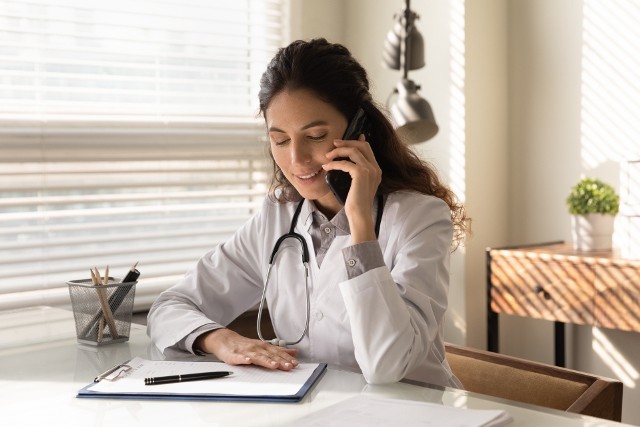 Z teleporady lekarza, pielęgniarki lub położnej możesz skorzystać w nagłej sytuacji oraz poza godzinami pracy POZ.