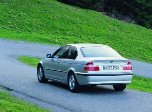 Fot. BMW: Dynamika BMW 318i napędzanego silnik  o pojemności...