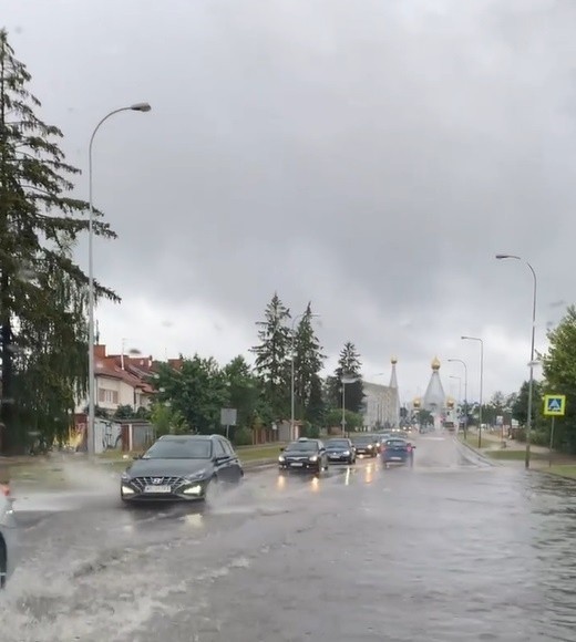 Ulica Sławińskiego po opadach deszczu (6 lipca 2022 r.)