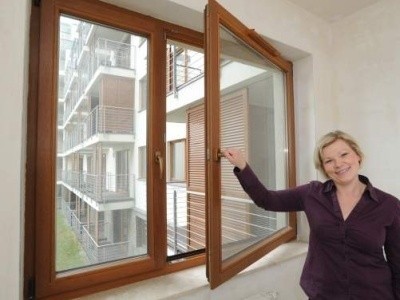 Drewniane okna w mieszkaniu do wygrania są nie tylko estetyczne, ale też energooszczędne - zapewnia Joanna Domańska z Wiktoria House.