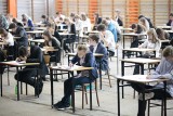 Egzamin gimnazjalny 2018: PRZECIEKI, odpowiedzi. Język polski, matematyka. Są odpowiedzi, rozwiązania i arkusz CKE w Internecie?