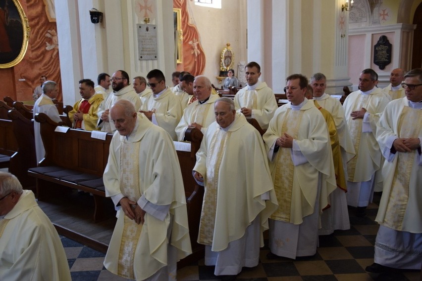 Blisko 80 kapłanów zgromadziło się w Drohiczynie, by modlić...