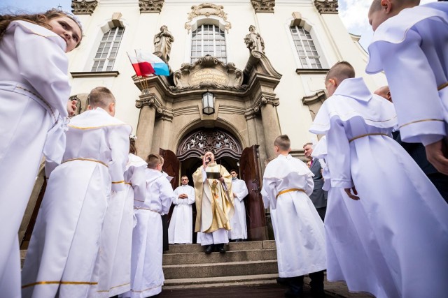 Pierwsza komunia 2021 to już wspomnienie. Czy w 2022 roku pandemia pozwoli organizować tradycyjne przyjęcia, czas pokaże.