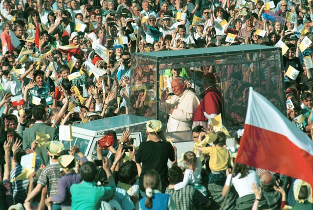 Zdjęcie archiwalne Jana Pawła II podczas wizyty w Gorzowie