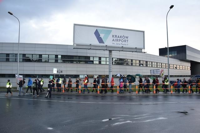 Lotnisko chce mieć nowy pas, mieszkańcy protestują [WIDEO]