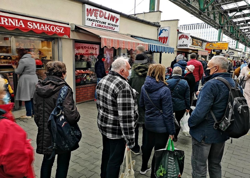 Wielka Sobota 2021. Godziny otwarcia sklepów 3 kwietnia: Lidl, Biedronka,  Żabka, Carrefour. Do której będą czynne supermarkety 3.04? | Polska Times