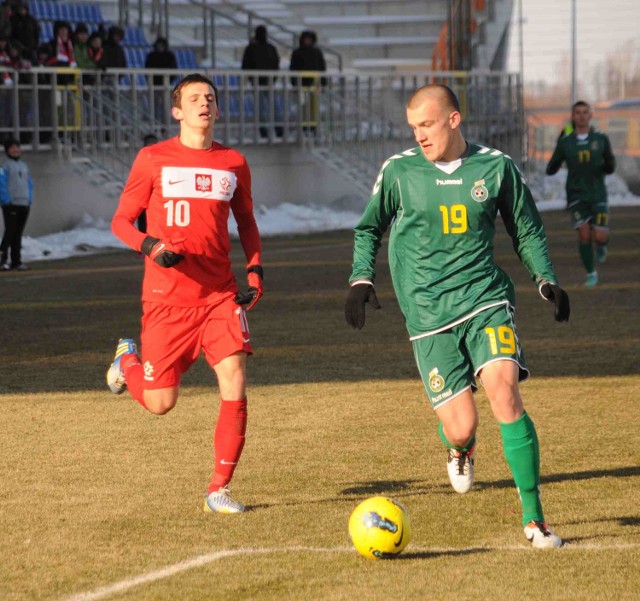 Kontuzja przerwała treningi we Fioretinie Rafałowi Wolskiemu (z lewej).