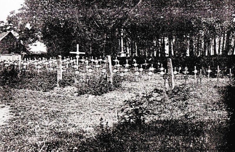 Archiwalne zdjęcie cmentarza z okresu wojny. Nagrobki według...