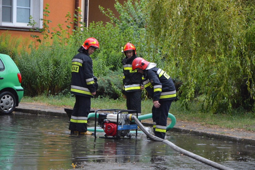 Nad Łowiczem przeszła ulewa. Straż pożarna odnotowała już 15 próśb o pomoc