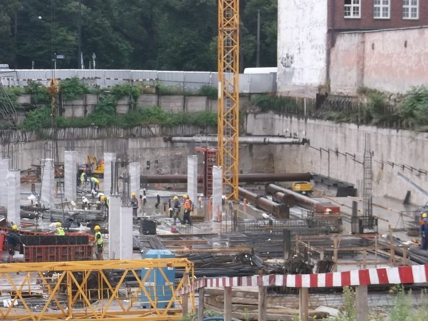 Wrocławski Hilton ma już fundamenty. Teraz będzie rósł (ZDJĘCIA)