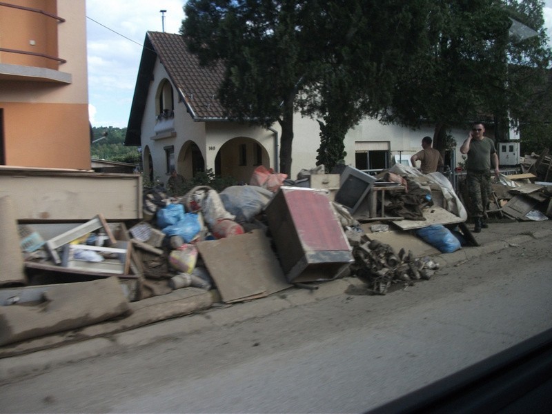 Polscy żołnierze pomagają powodzianom w Bośni i Hercegowinie (zdjęcia, wideo)