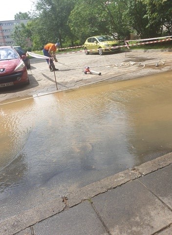 Dzień po naprawie ponownie doszło do awarii wodociągu na ul. Aleksandrowskiej