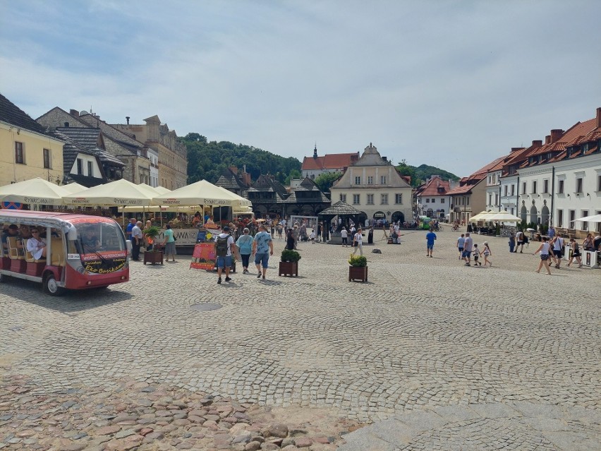 Kazimierski rynek i drewniana studnia...