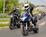 Parada motocykli w Wodzisławiu Śląskim. Ponad 110 maszyn przejechało ulicami miasta. Motocykliści zaczęli sezon letni. Zobacz ZDJĘCIA