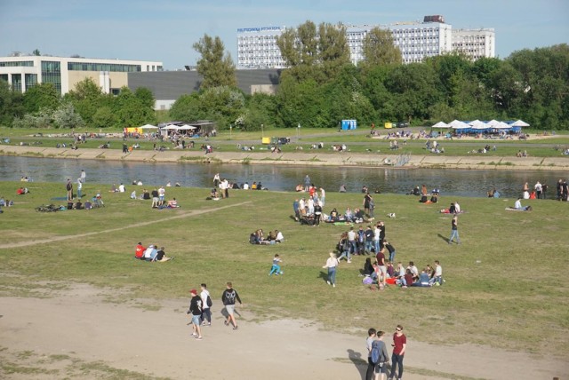 Nietypowa akcja odbędzie się 6 lipca po południu nad rzeką Wartą w Poznaniu. Ochotnicy organizują się, żeby wspólnie posprzątać teren nad Wartą z niedopałków papierosów.