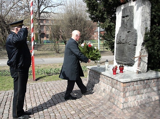 Prezydentowi Robertowi Malinowskiemu towarzyszył Jan Przeczewski, komendant straży miejskiej