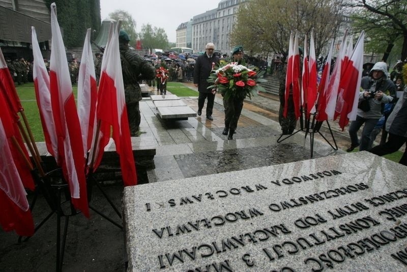 Wrocław: Uczcili uchwalenie Konstytucji 3 Maja (ZDJĘCIA)