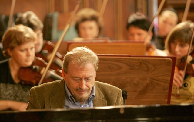 Adam Makowicz nie po raz pierwszy wystąpi z Toruńską Orkiestrą Symfoniczną. Na zdjęciu koncert w 2008 roku