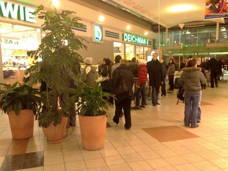 Klienci skuszeni promocjami ruszyli na Auchan. Mozna bylo...