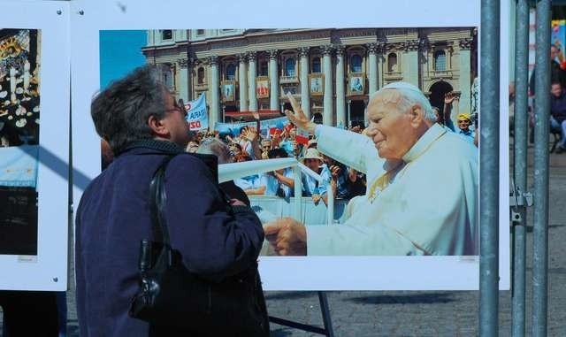 papież wystawa napapież-wystawa na starym rynku