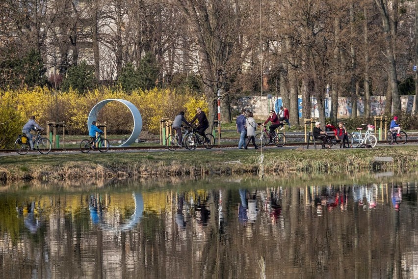 Pogoda w sobotę zachęcała do spacerów. Słońce i ciepłe...