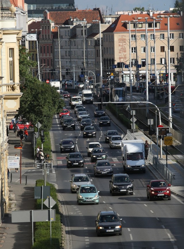 W ramach piątkowych obchodów Dnia Bez Samochodu, grudziądzcy urzędnicy zachęcają kierowców do wybrania miejskiej komunikacji.