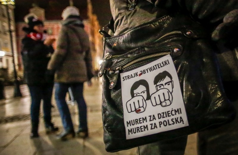 W Polsce trwają protesty nauczycieli i rodziców przeciwko...