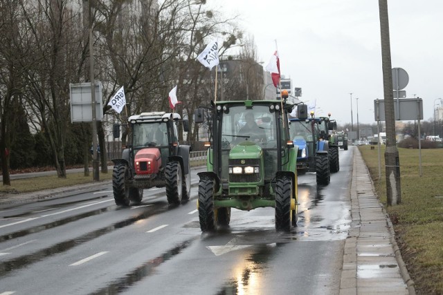 W okolicach Warszawy utrudnienia na drogach są spodziewane w trzech powiatach.