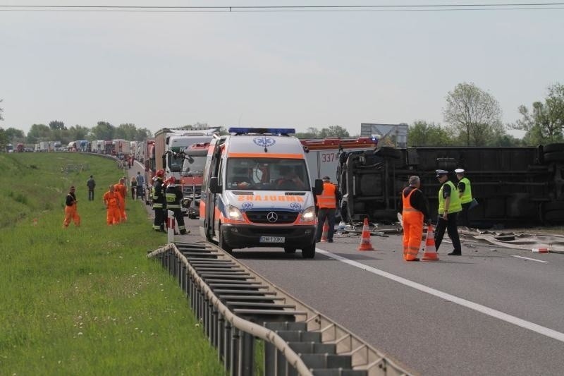 Wypadek na A4. Przewróciła się ciężarówka, 12.05.2015