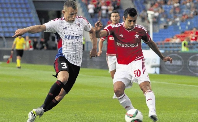 26-letni Rafael Crivellaro (z piłką) w debiucie strzelił bramkę dla Wisły, ale zszedł z boiska już w 66 min.