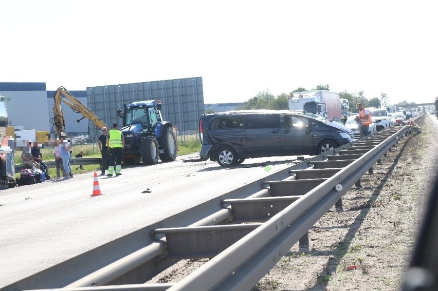 Wypadek cysterny i dwóch aut na A4. Siedem osób rannych