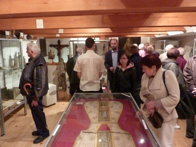 Uczestnicy mieli okazję zwiedzić Raciążek, w tym wspaniałe muzeum parafialne.