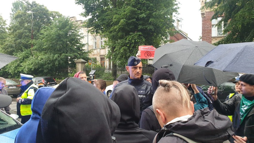 Po śmierci Doroty w Nowym Targu łodzianki protestowały przed siedzibą Okregowej Izby Lekarskiej w Łodzi ZDJĘCIA
