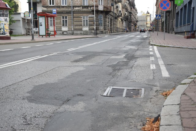 Co do tego, że ul. Kraszewskiego wymaga remontu, zgodni są wszyscy. Ale kłótnia spowodowała, że na razie nic się nie zmieni