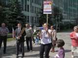 "Ręce precz od naszych dzieci" - w Kielcach pikietowali przeciwko wychowaniu seksualnemu w szkołach i przedszkolach