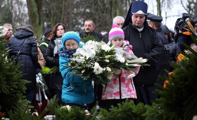 Wczoraj setki ludzi pożegnały Pawła Jankiewicza i jego rodzinę, którzy tragicznie zginęli w wypadku w Kamieniu.